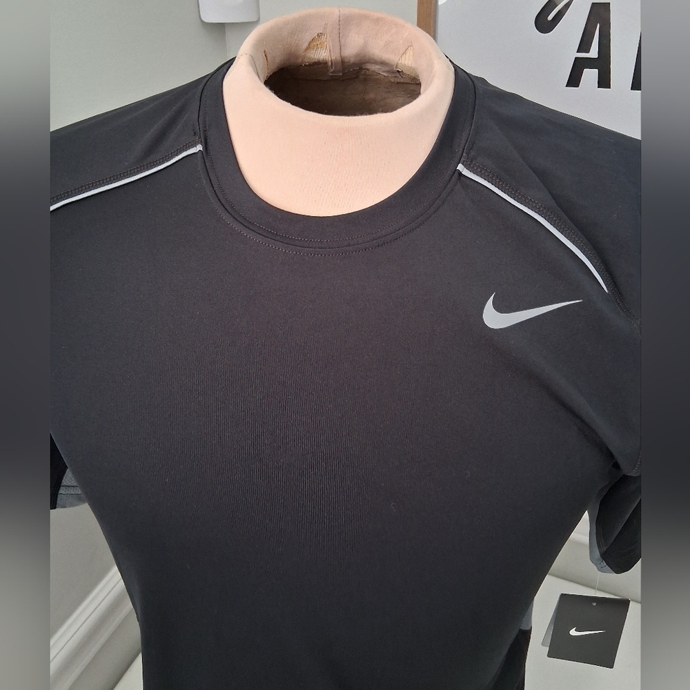 Nike Black & Grey Dri-Fit Short Sleeve Athletic Top Sz S NWT - Picture 2 of 10